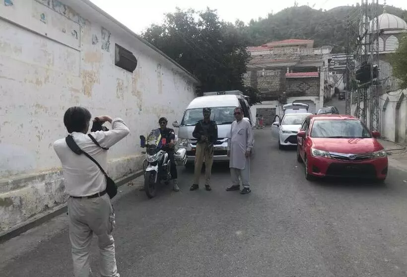 پانسیون Swat Hilltop Resort