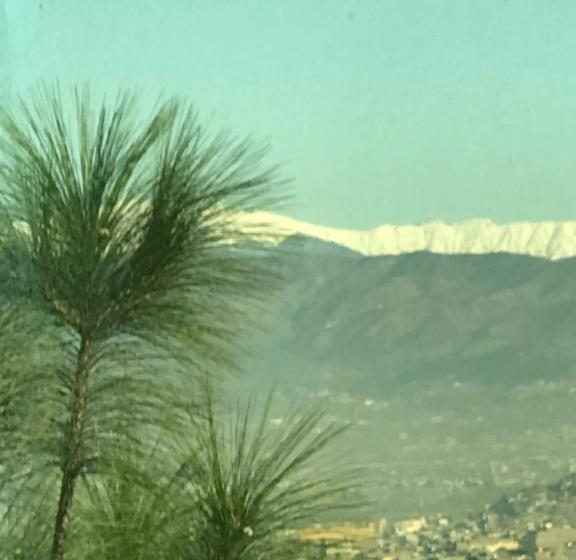 پانسیون Swat Hilltop Resort