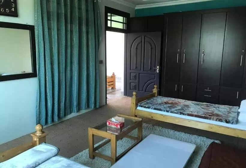 پانسیون Swat Hilltop Resort