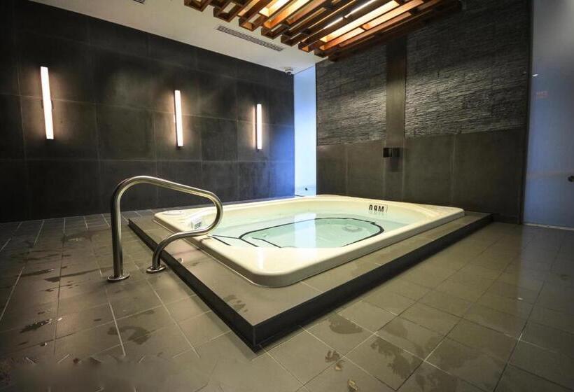 Executive Suite Lakeview Free Parking