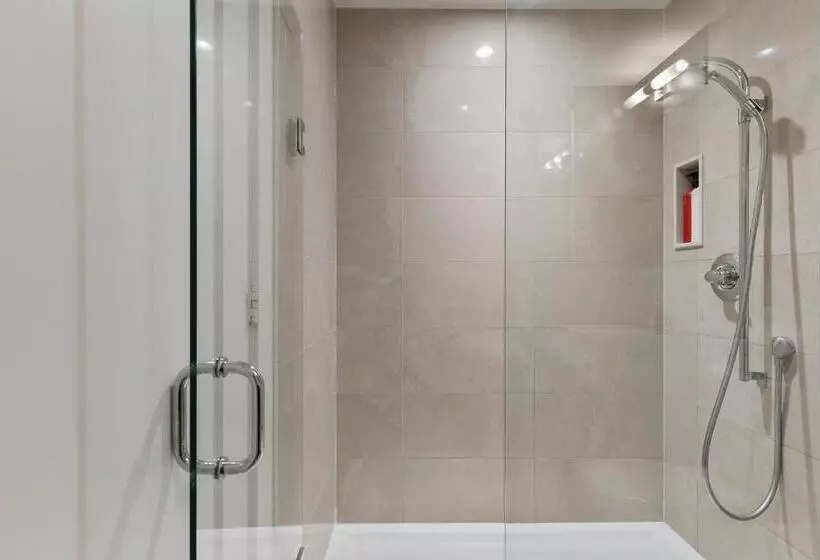 Executive Suite Lakeview Free Parking