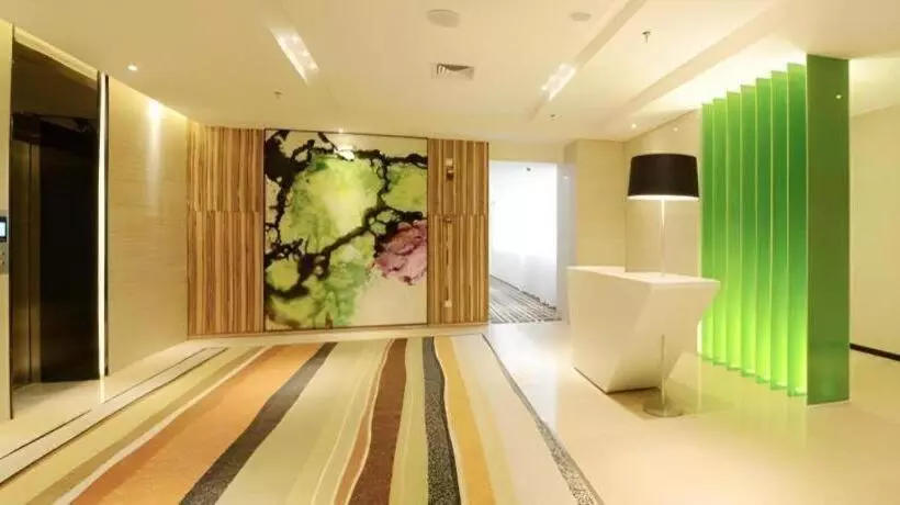 Echeng Hotel Qinzhou Bay Plaza East High Speed Railway Station