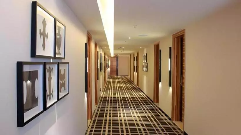 Echeng Hotel Qinzhou Bay Plaza East High Speed Railway Station