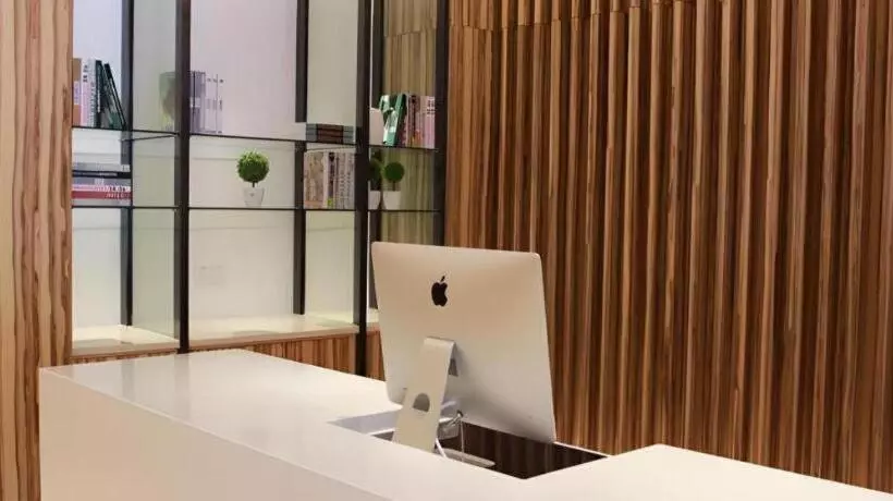 Echeng Hotel Qinzhou Bay Plaza East High Speed Railway Station