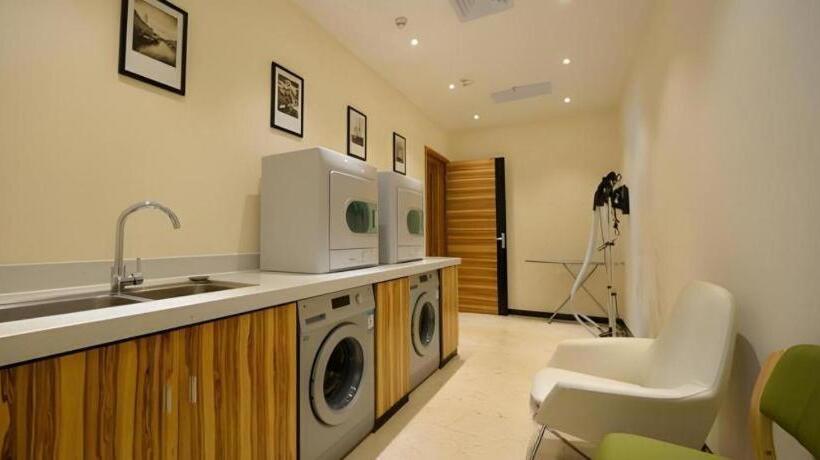 Echeng Hotel Qinzhou Bay Plaza East High Speed Railway Station