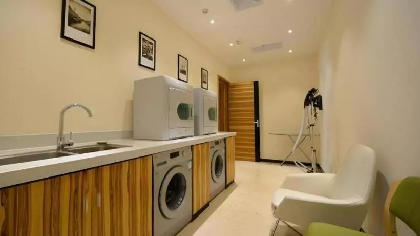 Echeng Hotel Qinzhou Bay Plaza East High Speed Railway Station