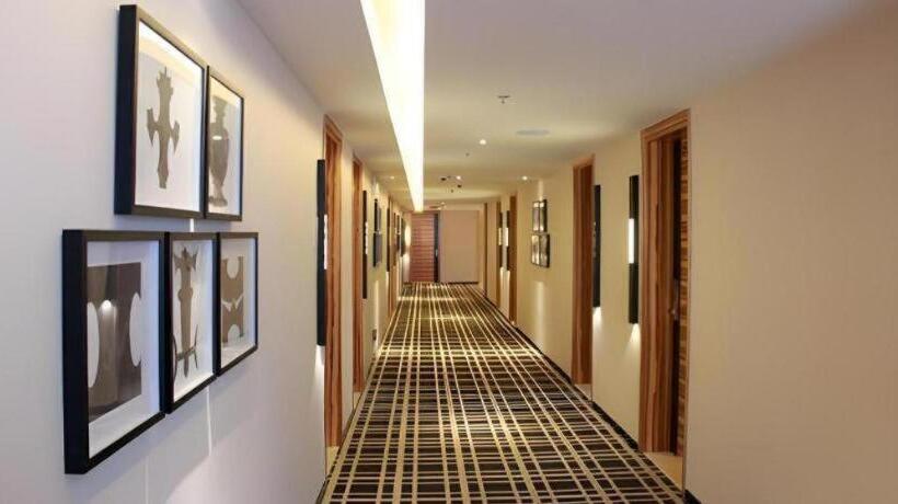 Echeng Hotel Qinzhou Bay Plaza East High Speed Railway Station