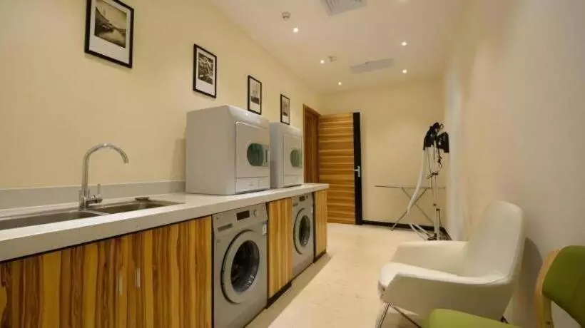 Echeng Hotel Qinzhou Bay Plaza East High Speed Railway Station