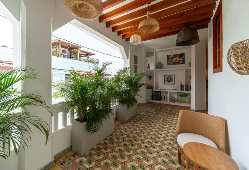 هتل Empyrean Art Deco