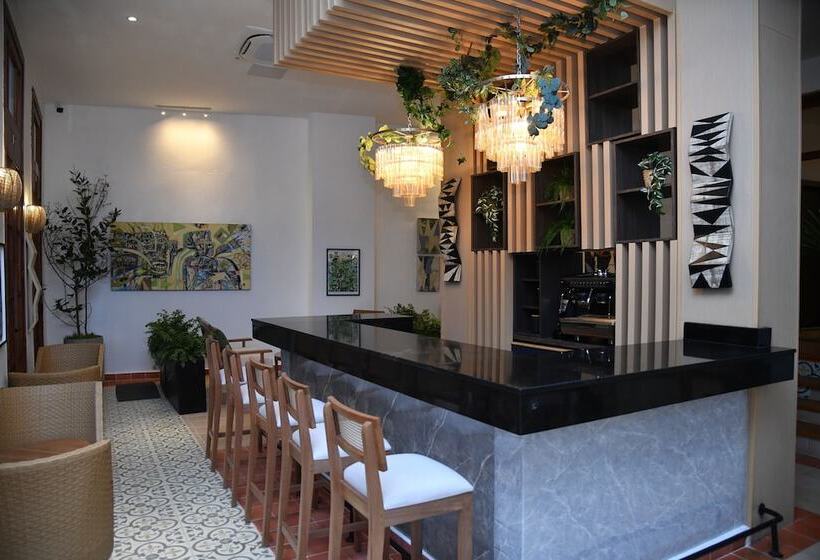 هتل Empyrean Art Deco