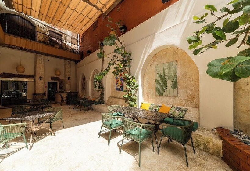 هتل Empyrean Art Deco