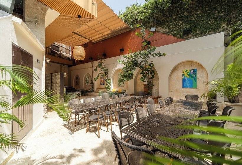 هتل Empyrean Art Deco