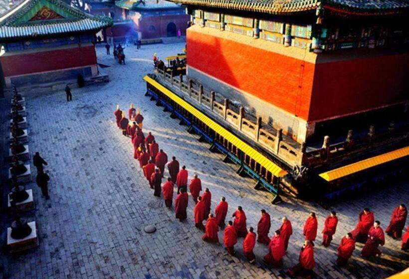 Lavande Hotel Chengde Mountain Resort Railway Station