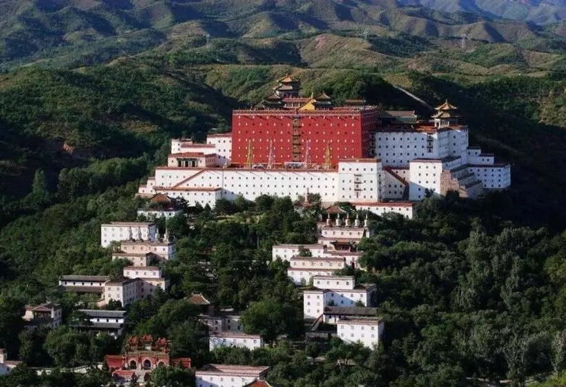 Lavande Hotel Chengde Mountain Resort Railway Station