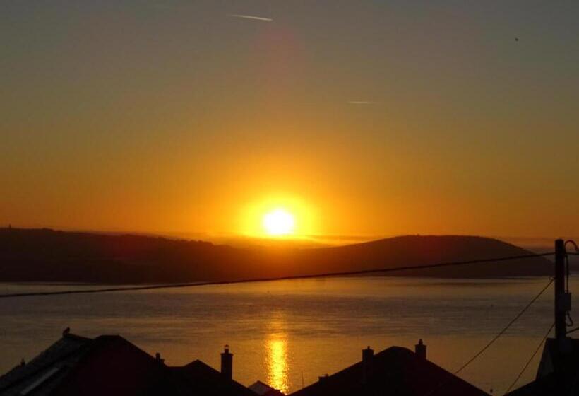 بنسيون Tidal Heights