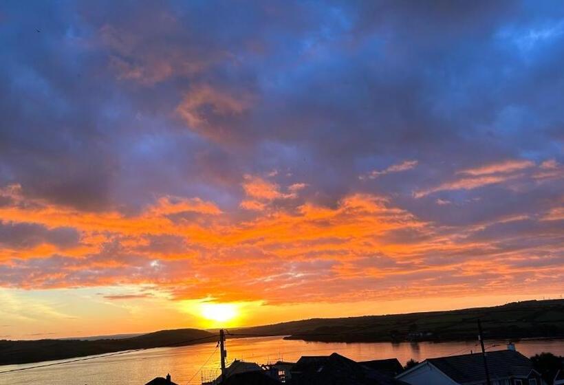 بنسيون Tidal Heights