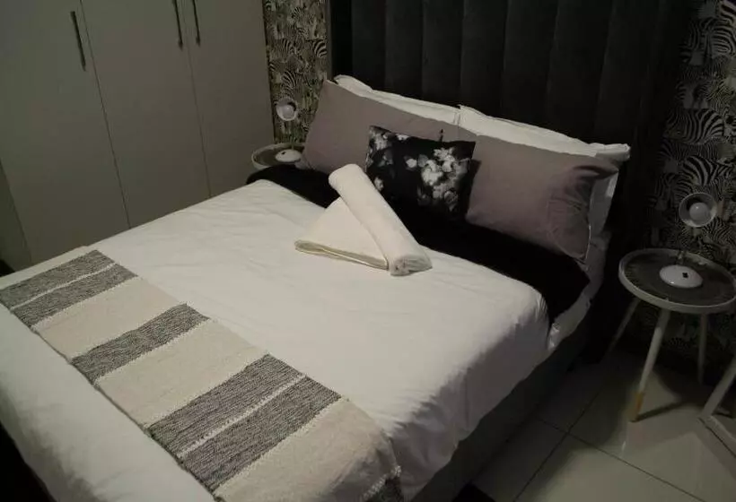 تختخواب و صبحانه Shomer Merensky Apartment