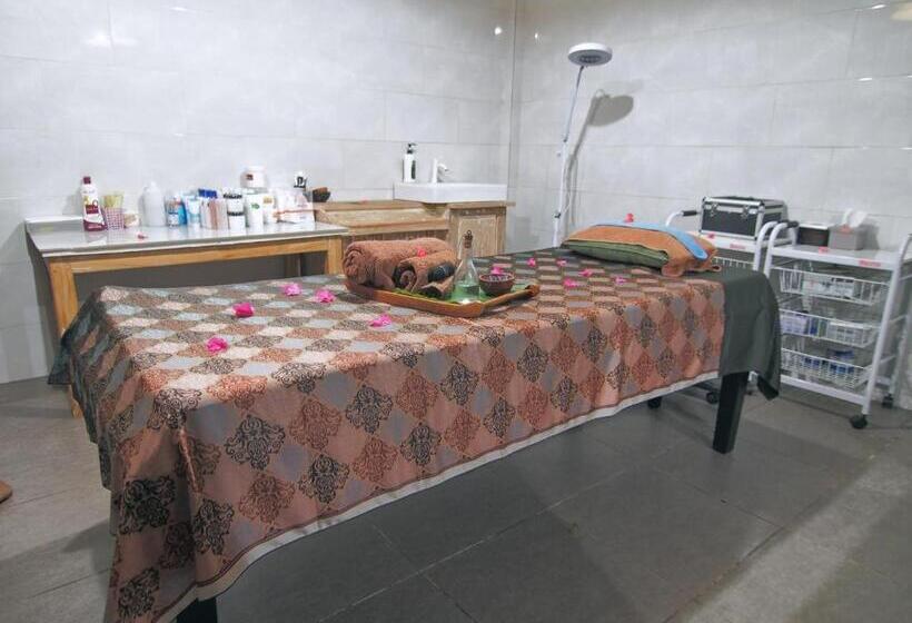 فندق Coco Breeze Spa