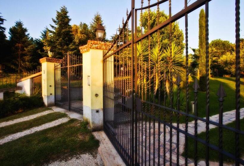 펜션 Affittacamere Le Querce