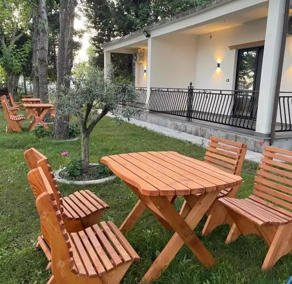 Pensió Rrjolli Rooms