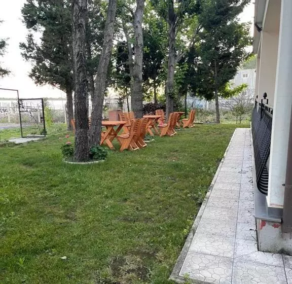 Pensió Rrjolli Rooms