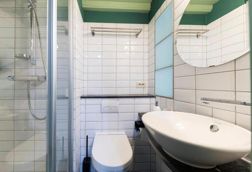 تختخواب و صبحانه L Atelier K