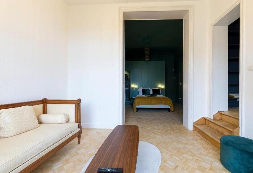 تختخواب و صبحانه L Atelier K