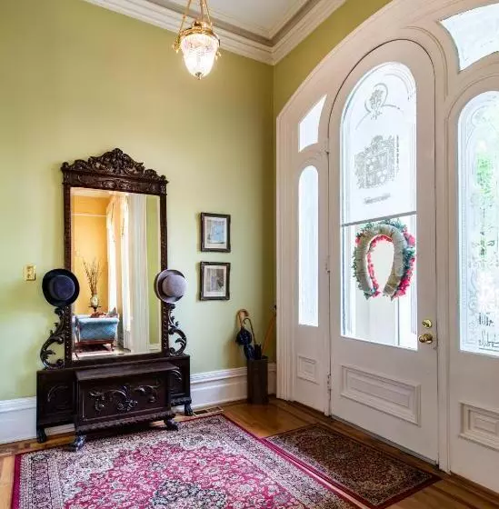 Dupont Mansion Bed & Breakfast