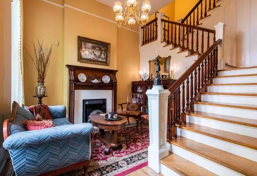 Dupont Mansion Bed & Breakfast