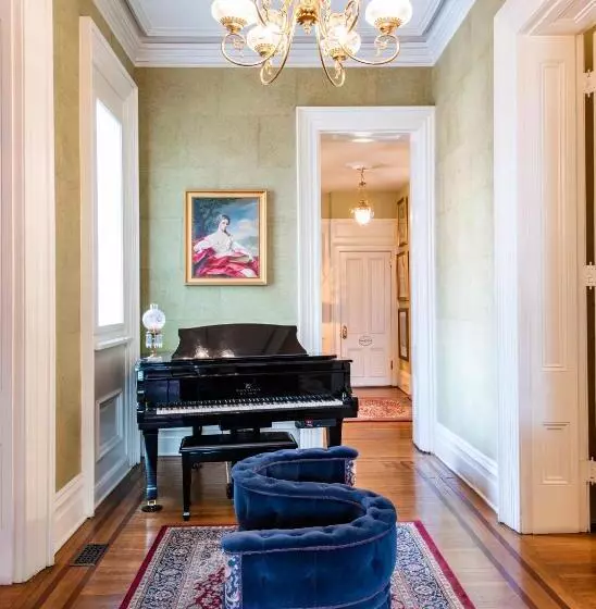 Dupont Mansion Bed & Breakfast