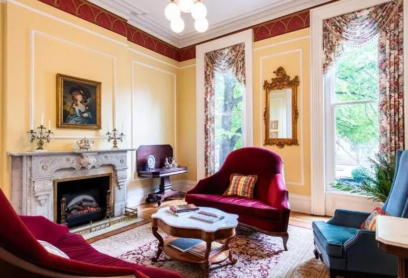 Dupont Mansion Bed & Breakfast