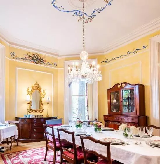 Dupont Mansion Bed & Breakfast