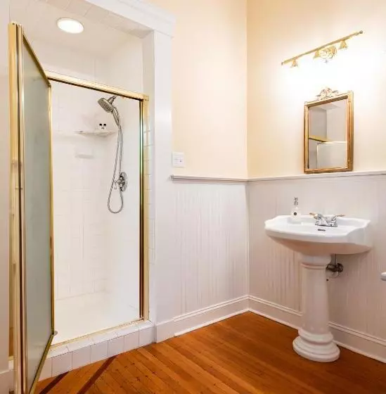Dupont Mansion Bed & Breakfast