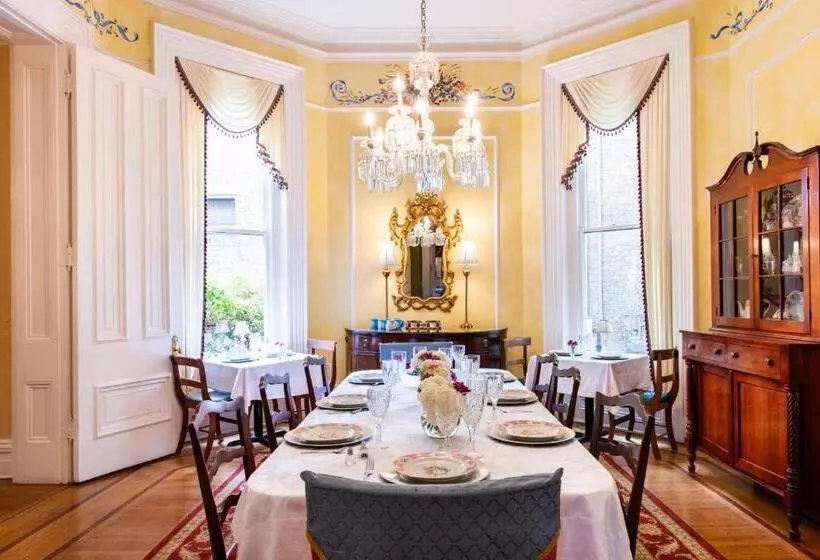 Dupont Mansion Bed & Breakfast