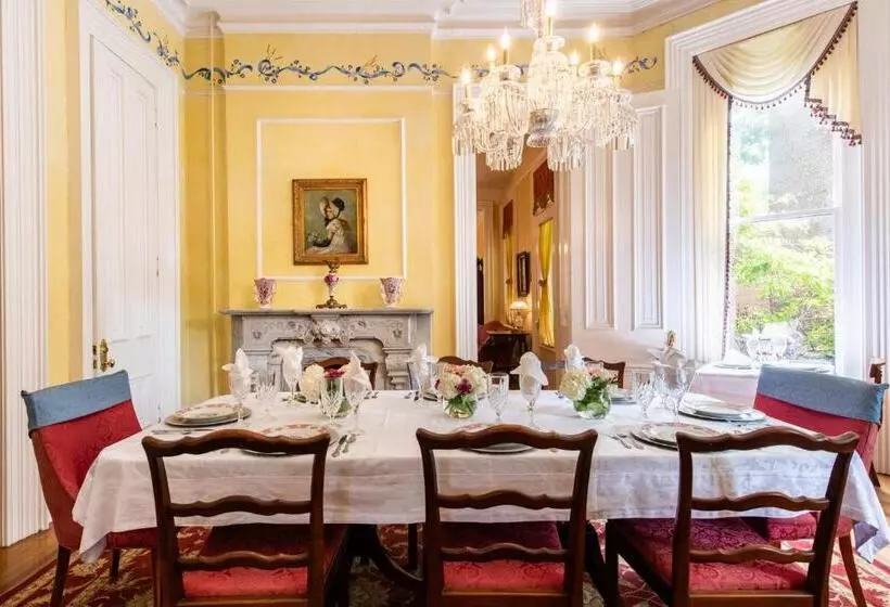 Dupont Mansion Bed & Breakfast