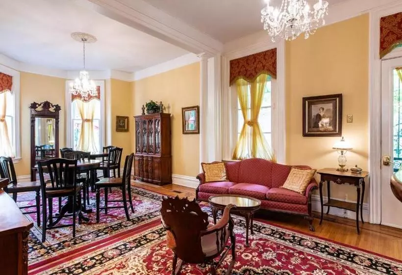 Dupont Mansion Bed & Breakfast
