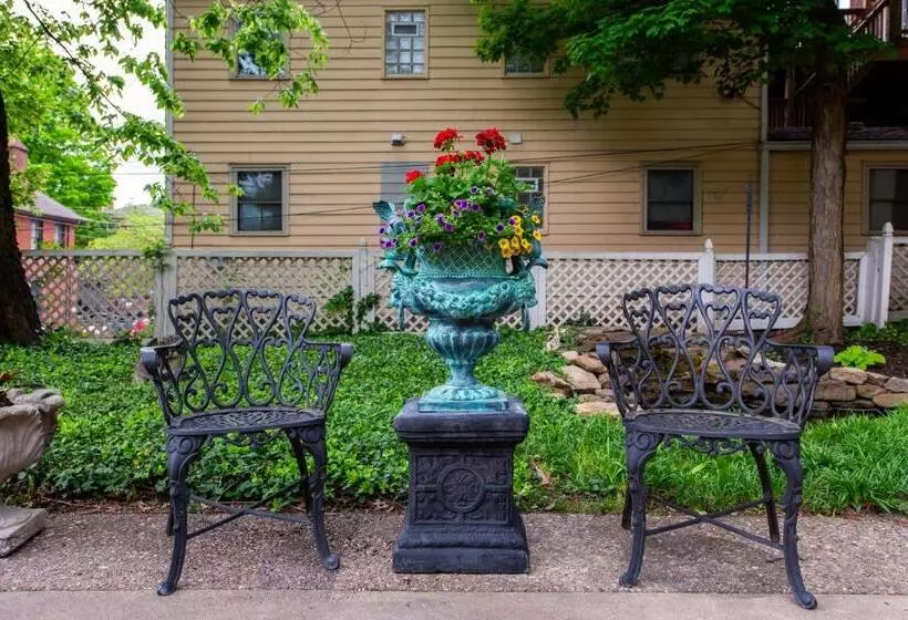 Dupont Mansion Bed & Breakfast