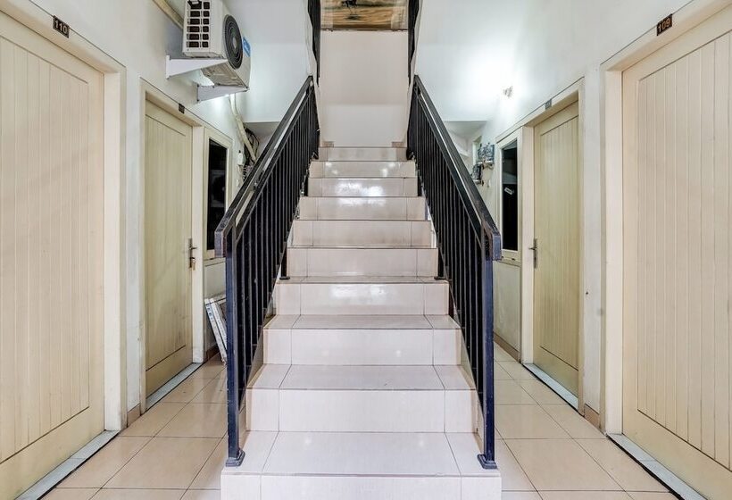 Otel Oyo 91361 Benlin D Kost