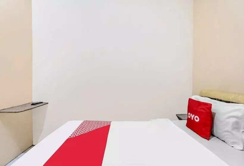 ホテル Oyo 91361 Benlin D Kost