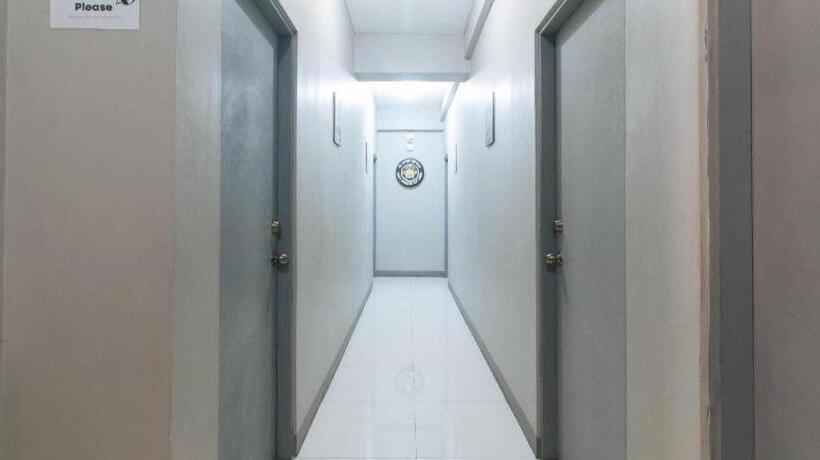 Отель Reddoorz @ P3k Suites Manila