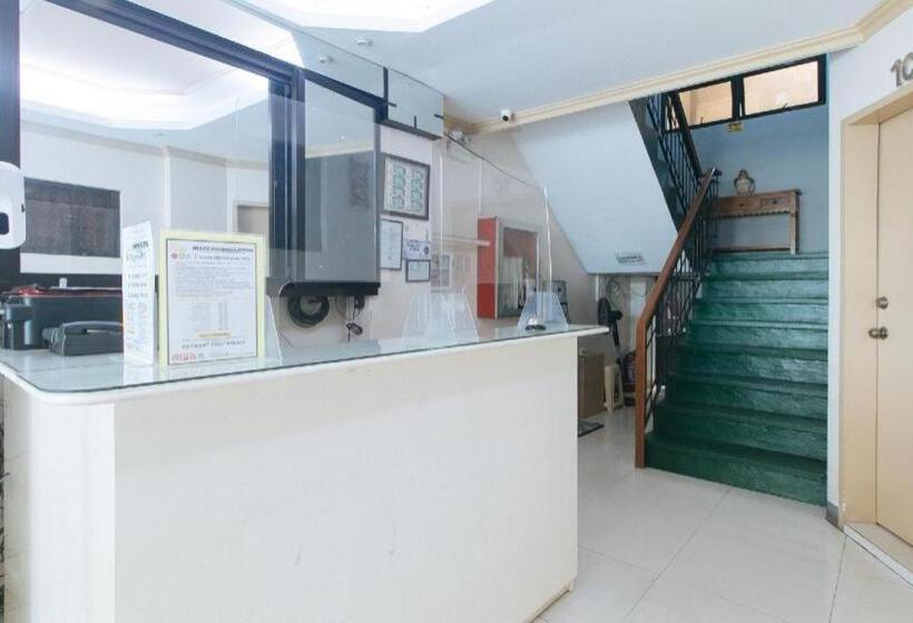 Отель Reddoorz @ P3k Suites Manila