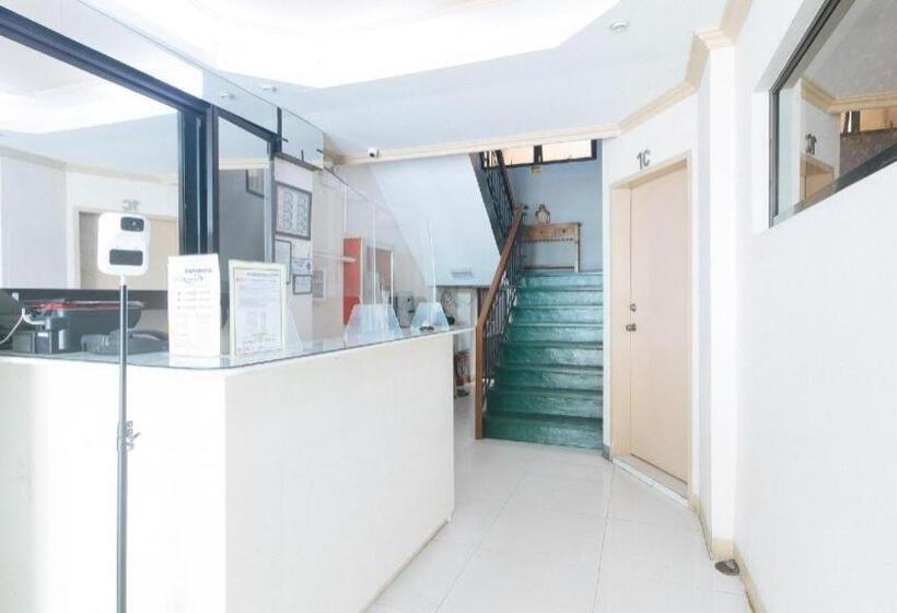 Отель Reddoorz @ P3k Suites Manila