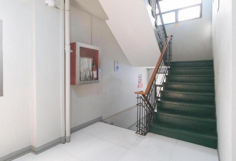 Отель Reddoorz @ P3k Suites Manila