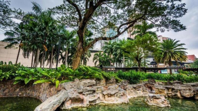 Отель Reddoorz @ P3k Suites Manila