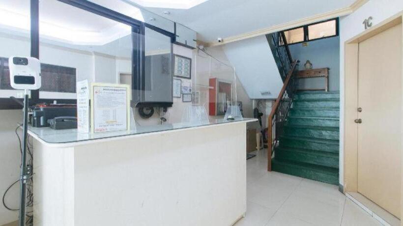 Отель Reddoorz @ P3k Suites Manila