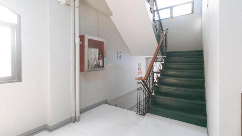 Отель Reddoorz @ P3k Suites Manila