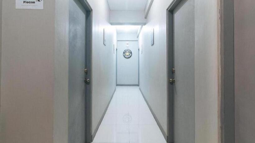 Отель Reddoorz @ P3k Suites Manila