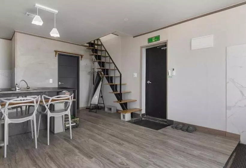 Majatalo Beotkkotgil Jinaseo