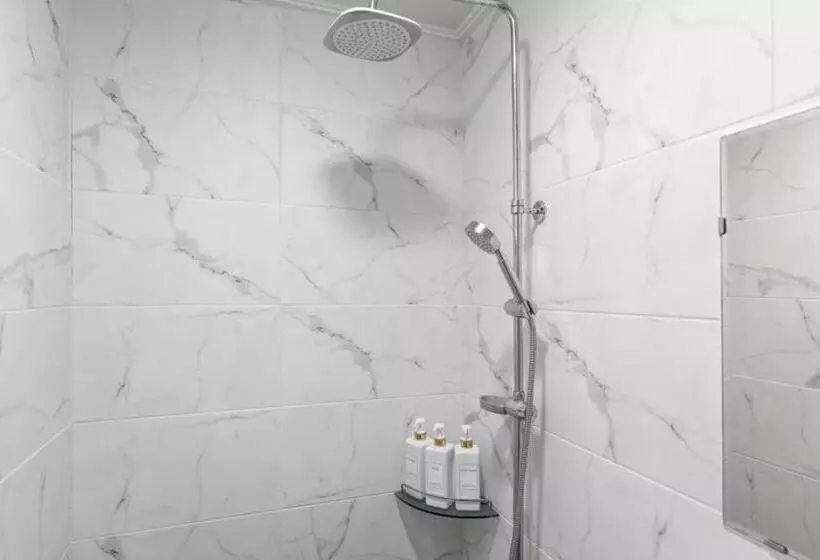 Majatalo Beotkkotgil Jinaseo