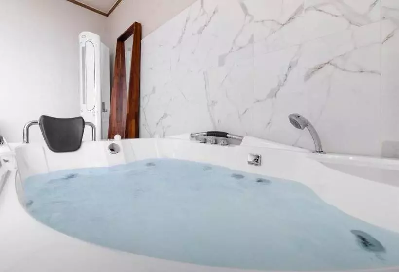 Majatalo Beotkkotgil Jinaseo